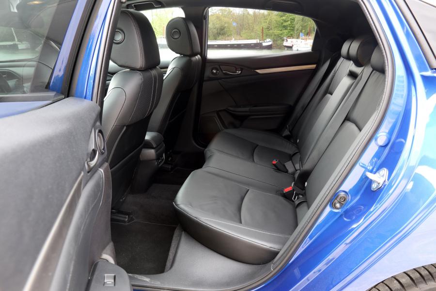 Интерьер Honda Civic Hatchback 2017 года  (WW) (фото 42 из 43)
